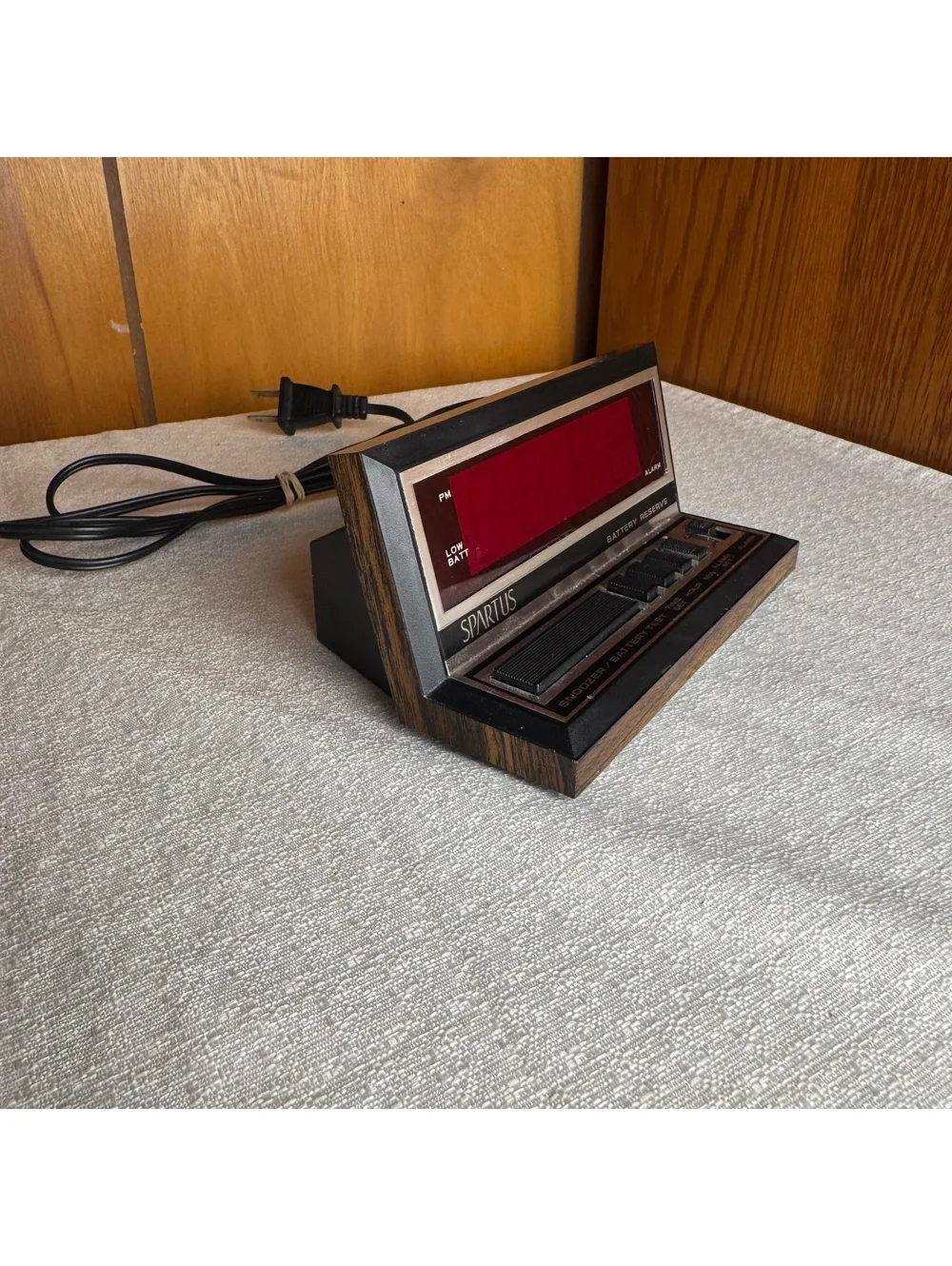 Vintage Spartus Apollo Model 1140 Digital Alarm Clock Woodgrain LED